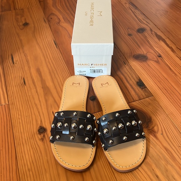 Marc Fisher Pacca Slides 8 - Picture 2 of 4